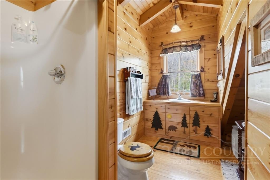Ferguson, North Carolina, 28624, United States, 2 Bedrooms Bedrooms, ,2 BathroomsBathrooms,Residential,For Sale,2033165