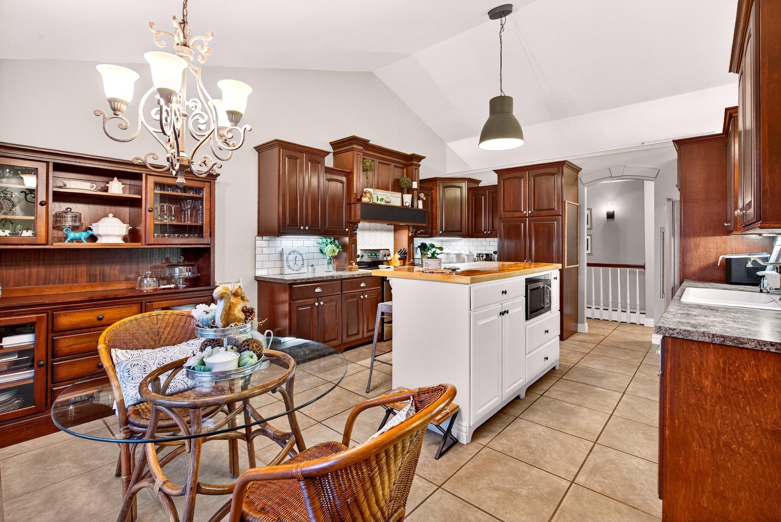 Neenah, Wisconsin, 54956, United States, 4 Bedrooms Bedrooms, ,4 BathroomsBathrooms,Residential,For Sale,1996384