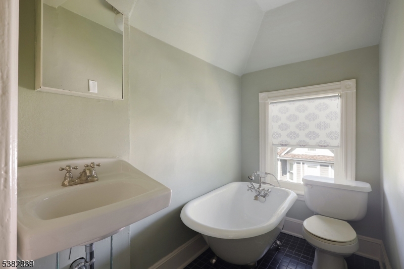 Westfield Town, New Jersey, 07090, United States, 5 Bedrooms Bedrooms, ,3 BathroomsBathrooms,Residential,For Sale,1941025