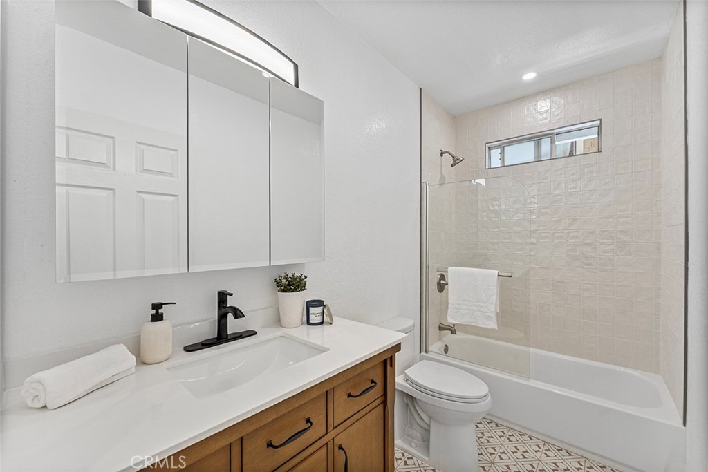 Pasadena, California, 91106, United States, 2 Bedrooms Bedrooms, ,2 BathroomsBathrooms,Residential,For Sale,1904440
