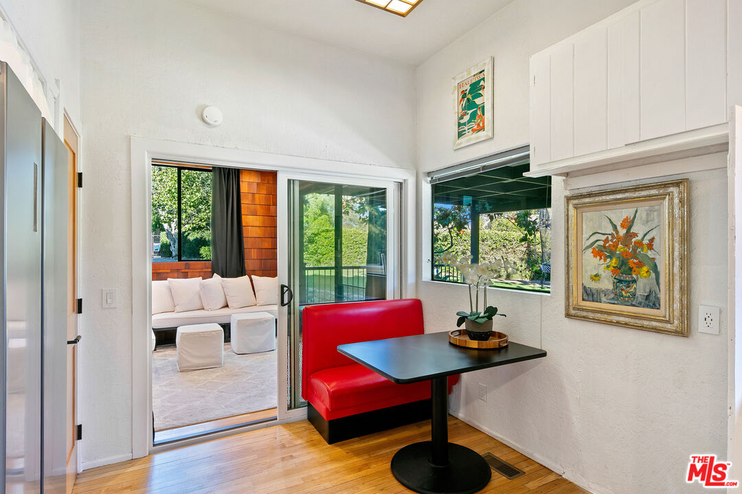 Malibu, California, 90265, United States, 3 Bedrooms Bedrooms, ,3 BathroomsBathrooms,Residential,For Sale,1949478
