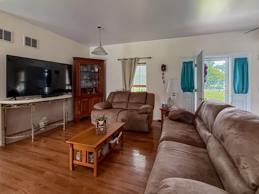 Craddockville, Virginia, 23341, United States, 4 Bedrooms Bedrooms, ,3 BathroomsBathrooms,Residential,For Sale,1891575