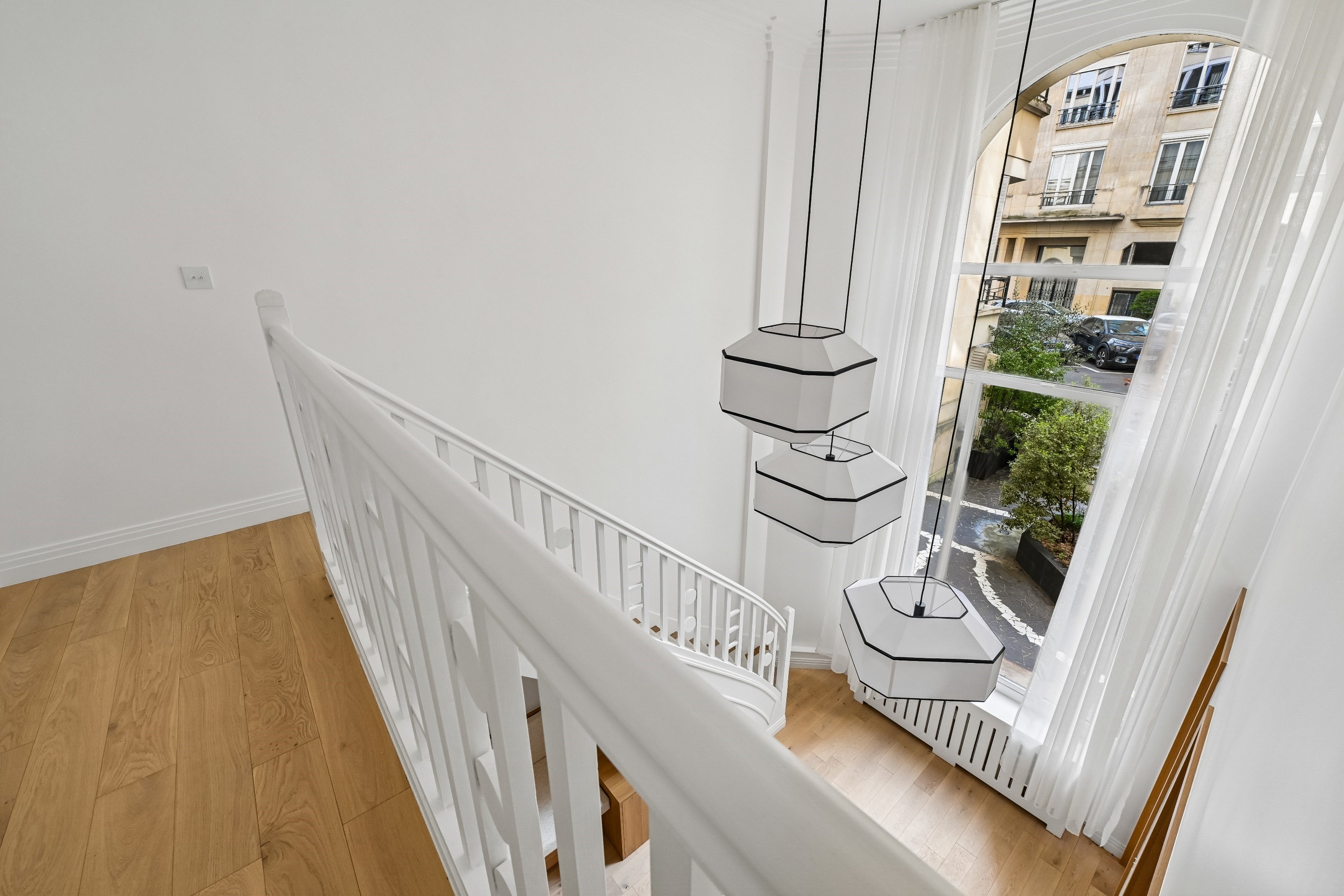  MAIRIE DU XVI – BEAUTIFULLY RENOVATED ARTIST
