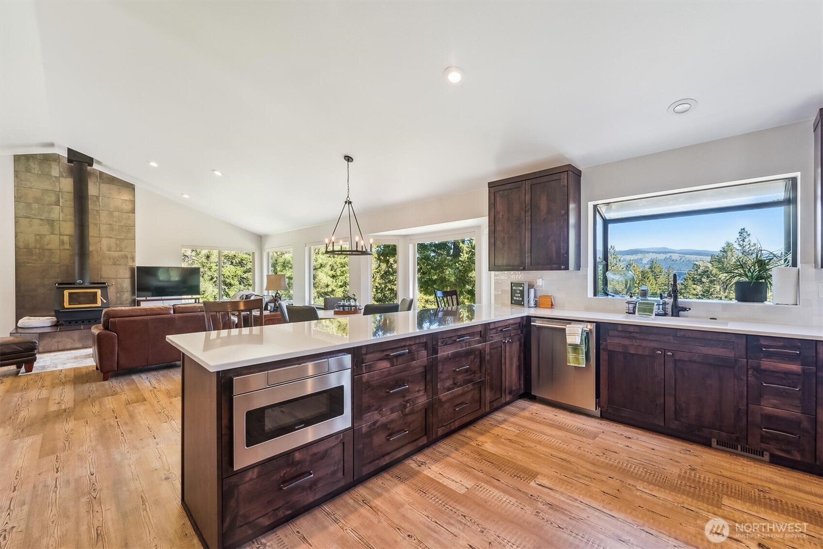 Cle Elum, Washington, 98922, United States, 3 Bedrooms Bedrooms, ,Residential,For Sale,1804011