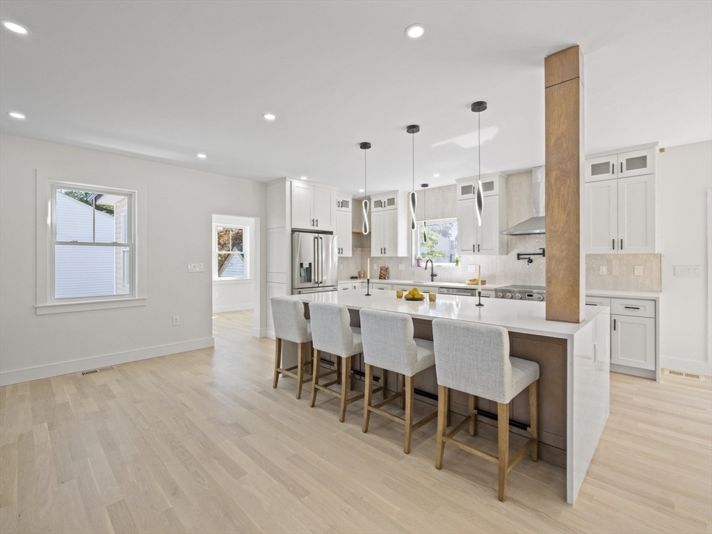 Wakefield, Massachusetts, 01880, United States, 4 Bedrooms Bedrooms, ,5 BathroomsBathrooms,Residential,For Sale,1938527