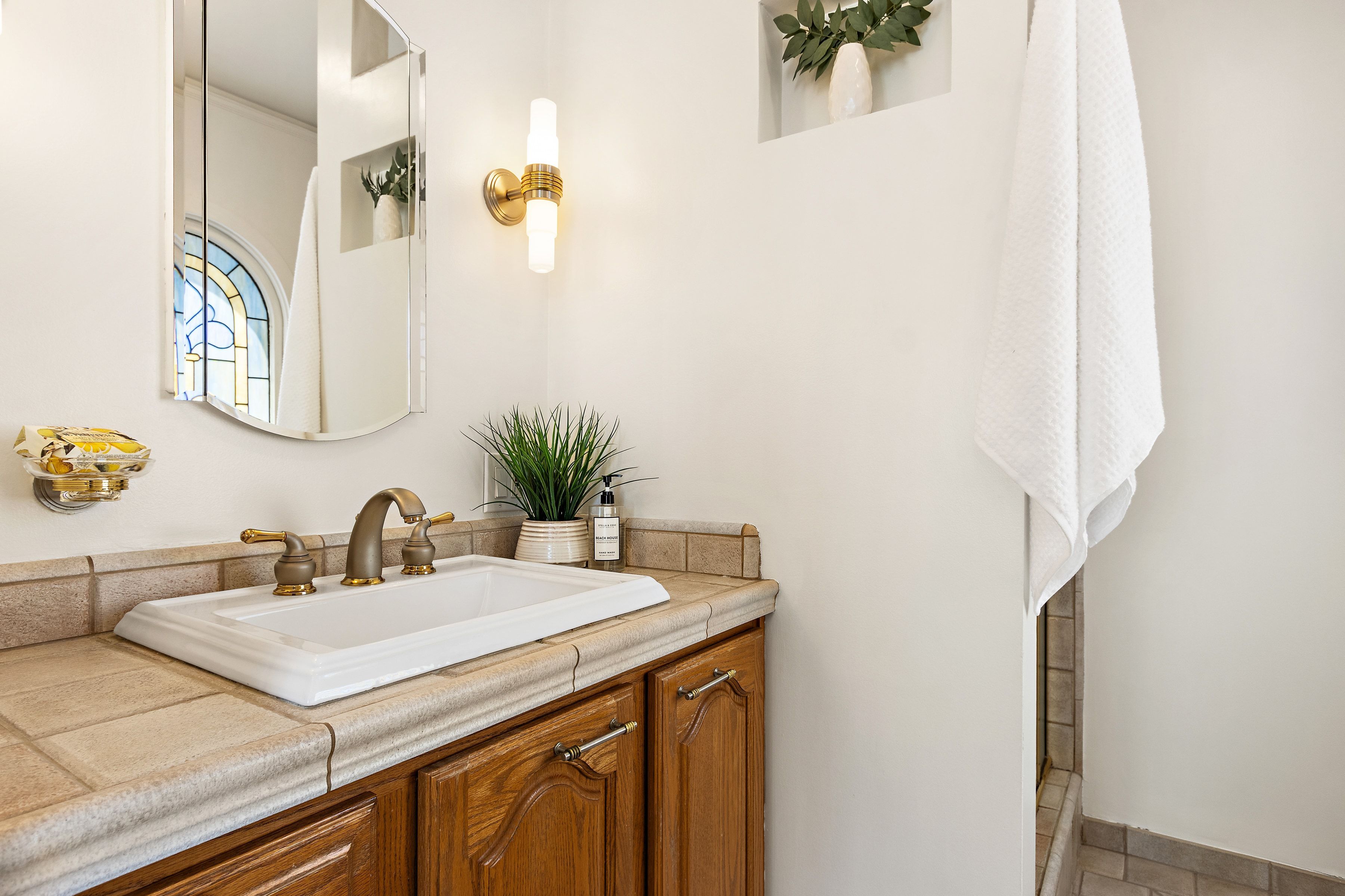  Classic Character Meets Modern Comfort in Crocker Highlands - 物件實景