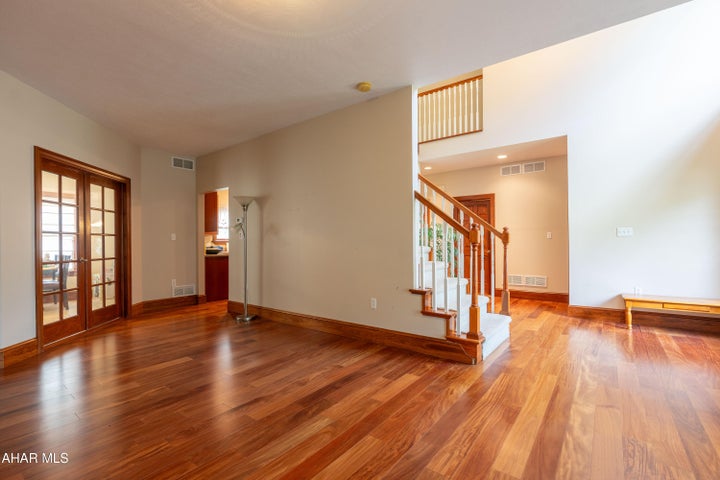 Altoona, Pennsylvania, 16602, United States, 5 Bedrooms Bedrooms, ,5 BathroomsBathrooms,Residential,For Sale,1796554