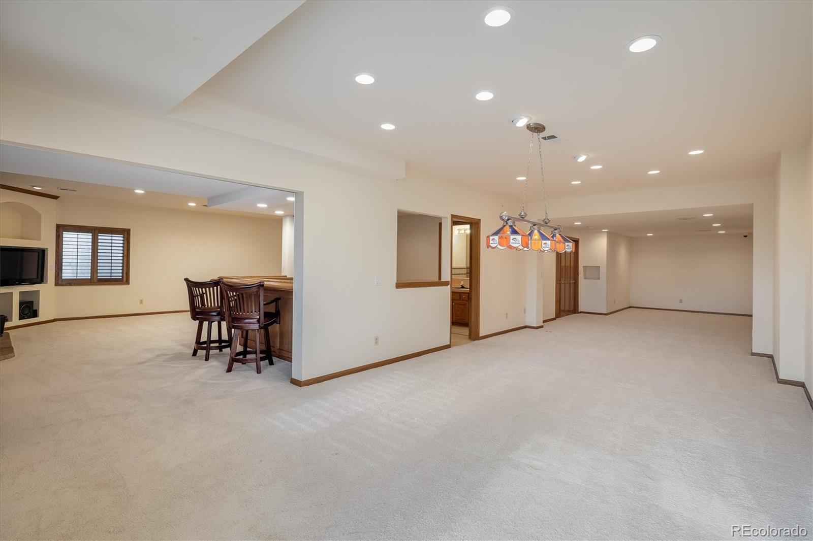 Centennial, Colorado, 80016, United States, 6 Bedrooms Bedrooms, ,4 BathroomsBathrooms,Residential,For Sale,1940890