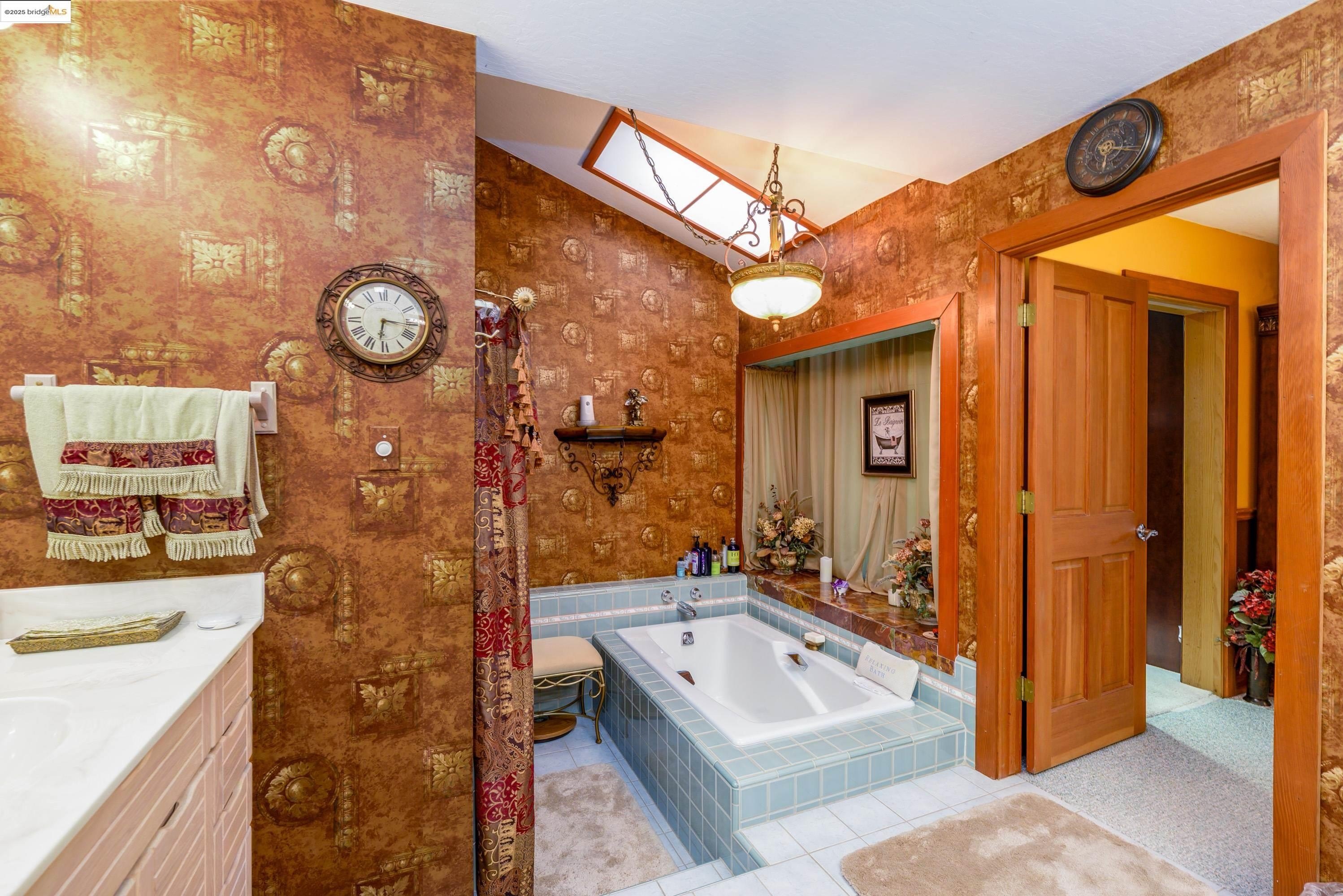 Twain Harte, California, 95383, United States, 3 Bedrooms Bedrooms, ,5 BathroomsBathrooms,Residential,For Sale,1900686