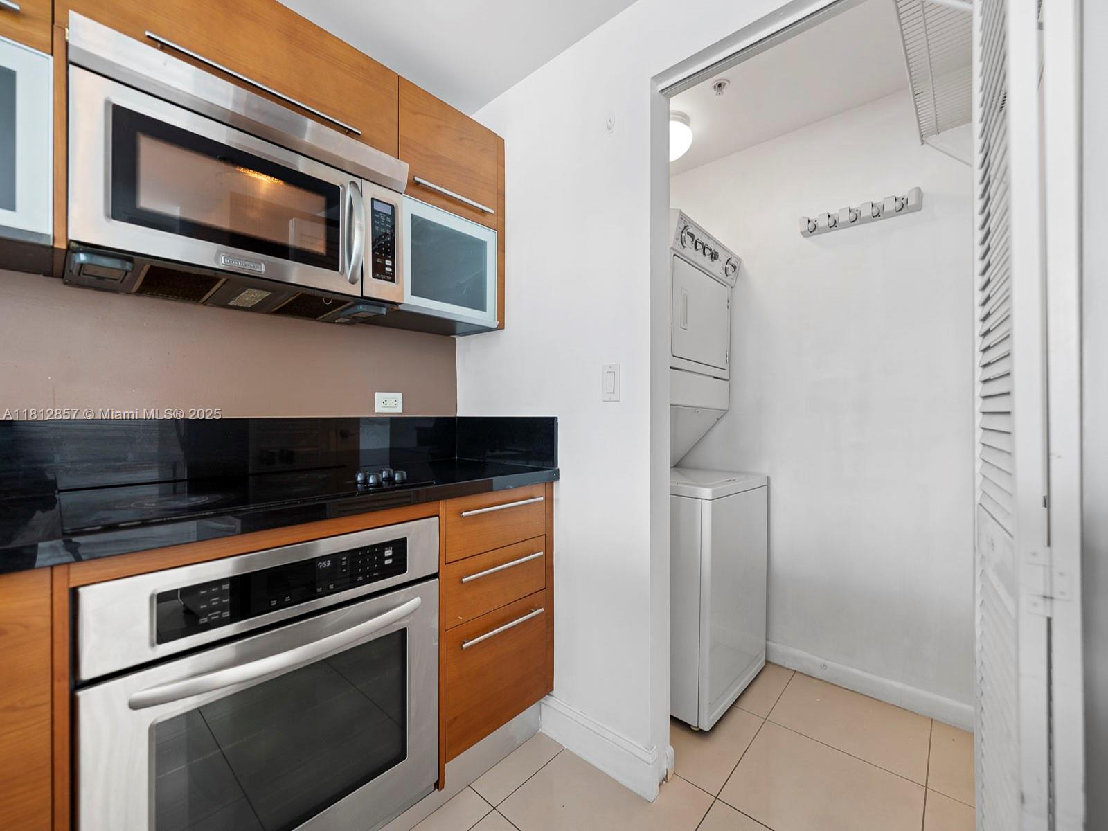 Miami, Florida, 33132, United States, 2 Bedrooms Bedrooms, ,2 BathroomsBathrooms,Residential,For Sale,1838941