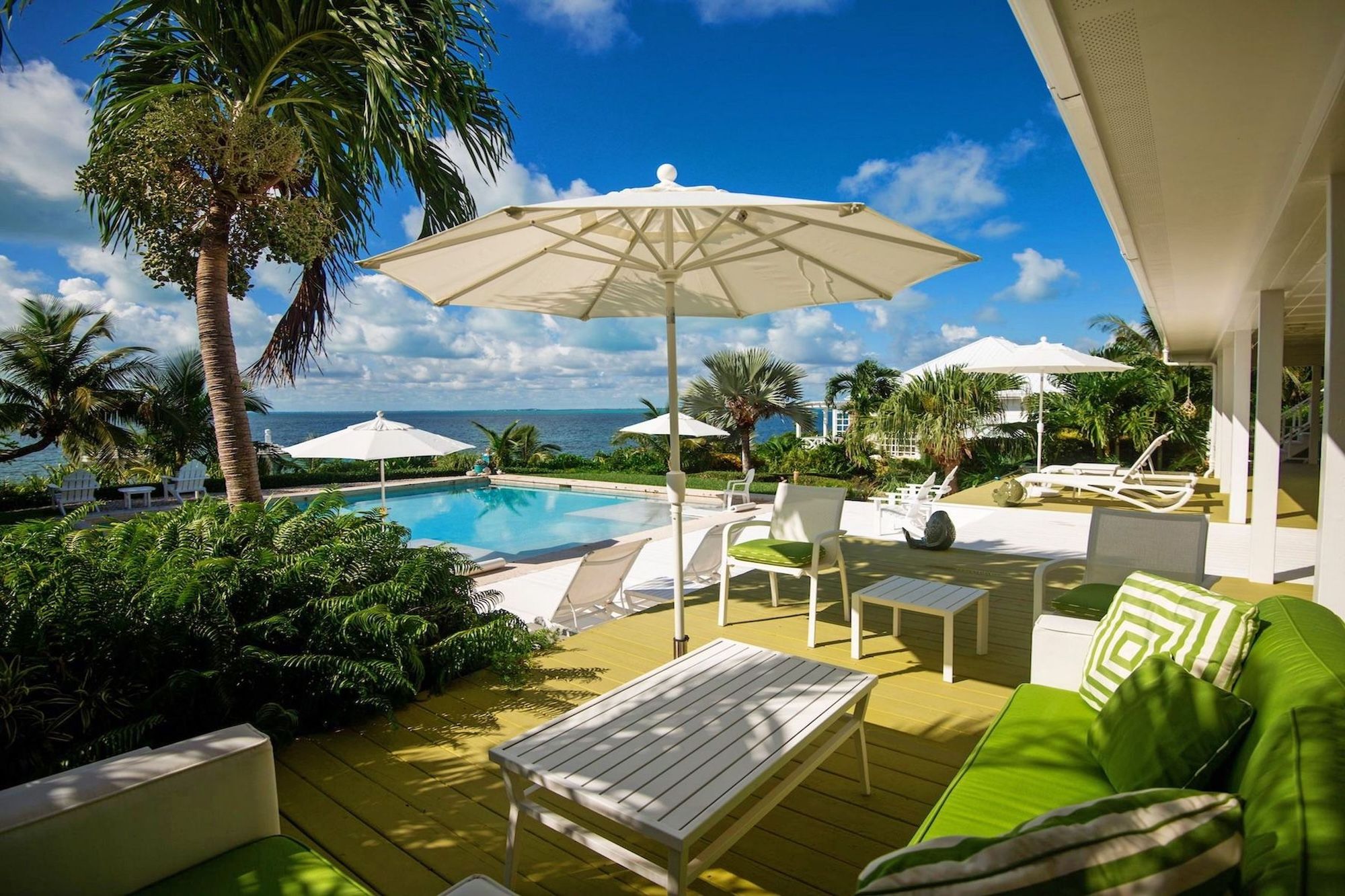  Luxury Waterfront Home with Pool - 物件實景