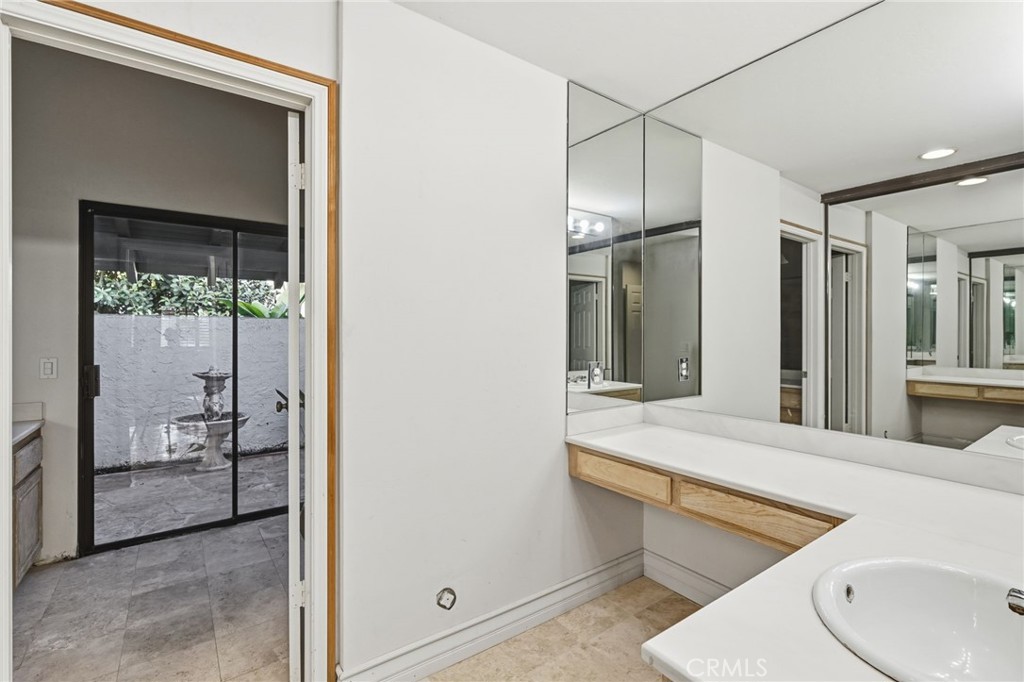 Newport Beach, California, 92660, United States, 2 Bedrooms Bedrooms, ,2 BathroomsBathrooms,Residential,For Sale,1988244