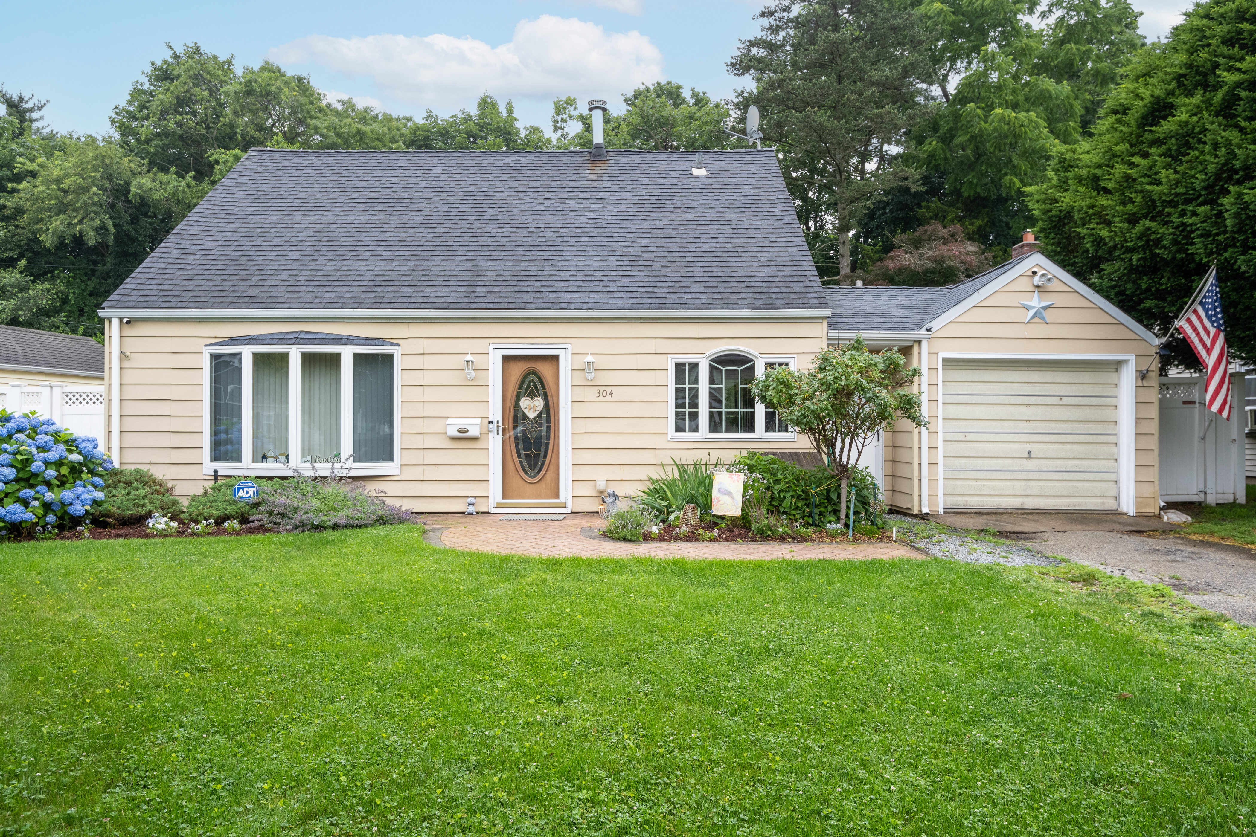 304 Jamaica Boulevard,Carle Place, NY, 11514 