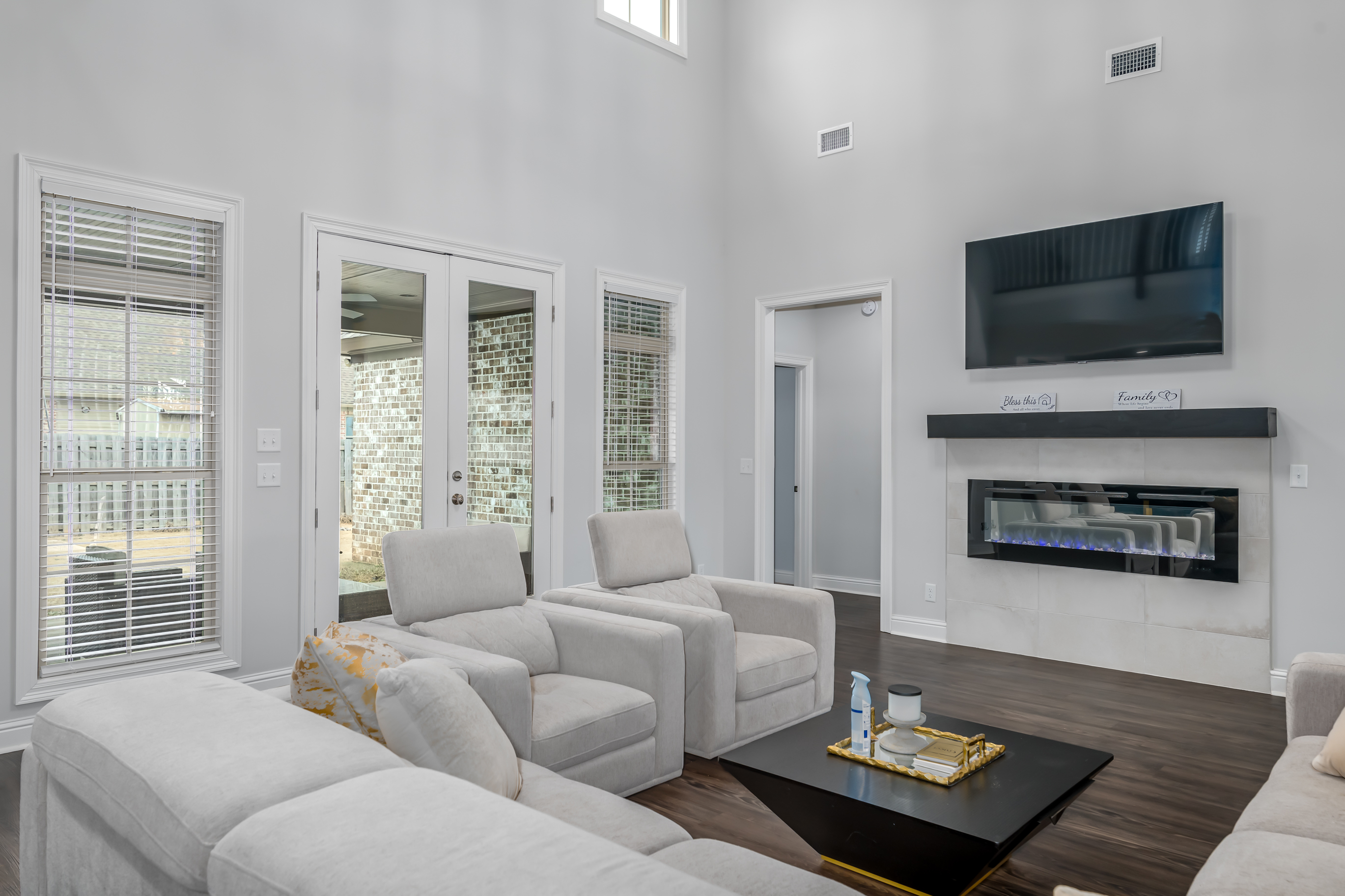 Montgomery, Alabama, 36117, United States, 5 Bedrooms Bedrooms, ,Residential,For Sale,1840178