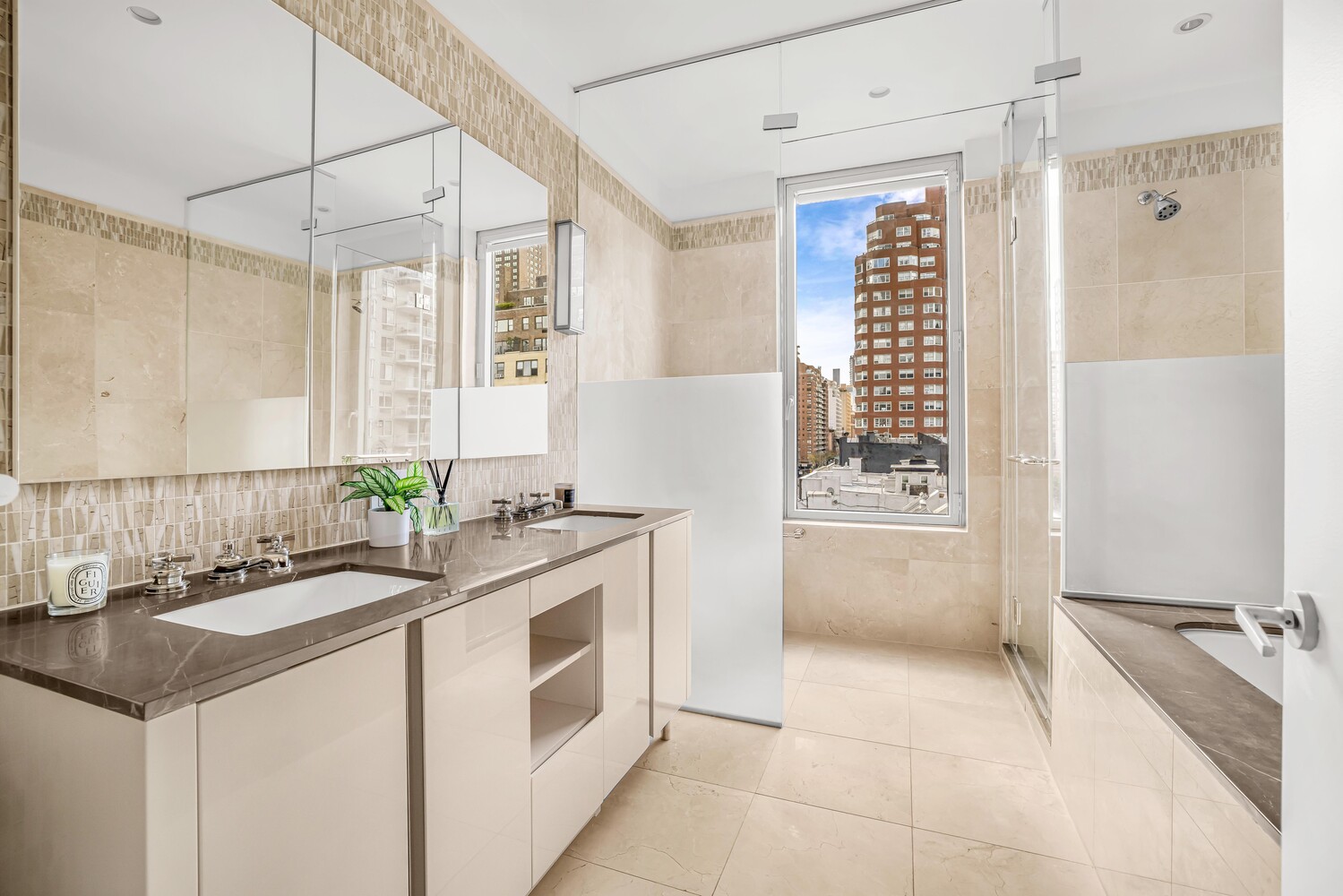 New York City, New York, 10021, United States, 2 Bedrooms Bedrooms, ,3 BathroomsBathrooms,Residential,For Sale,1994482