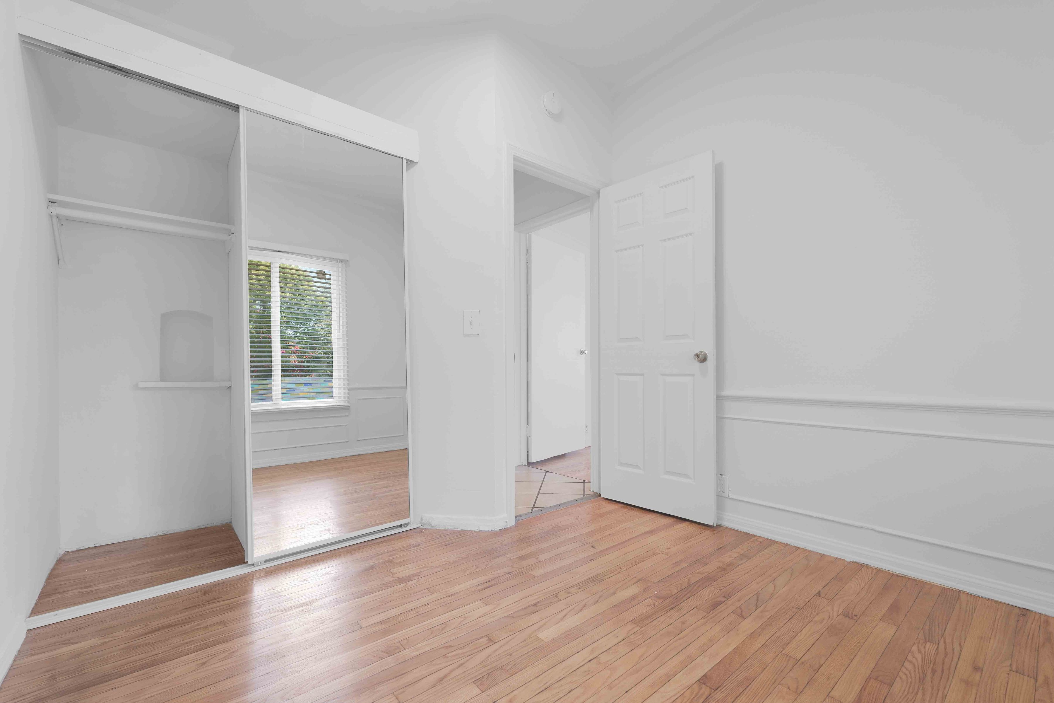  2442 W 18th St - 物件實景