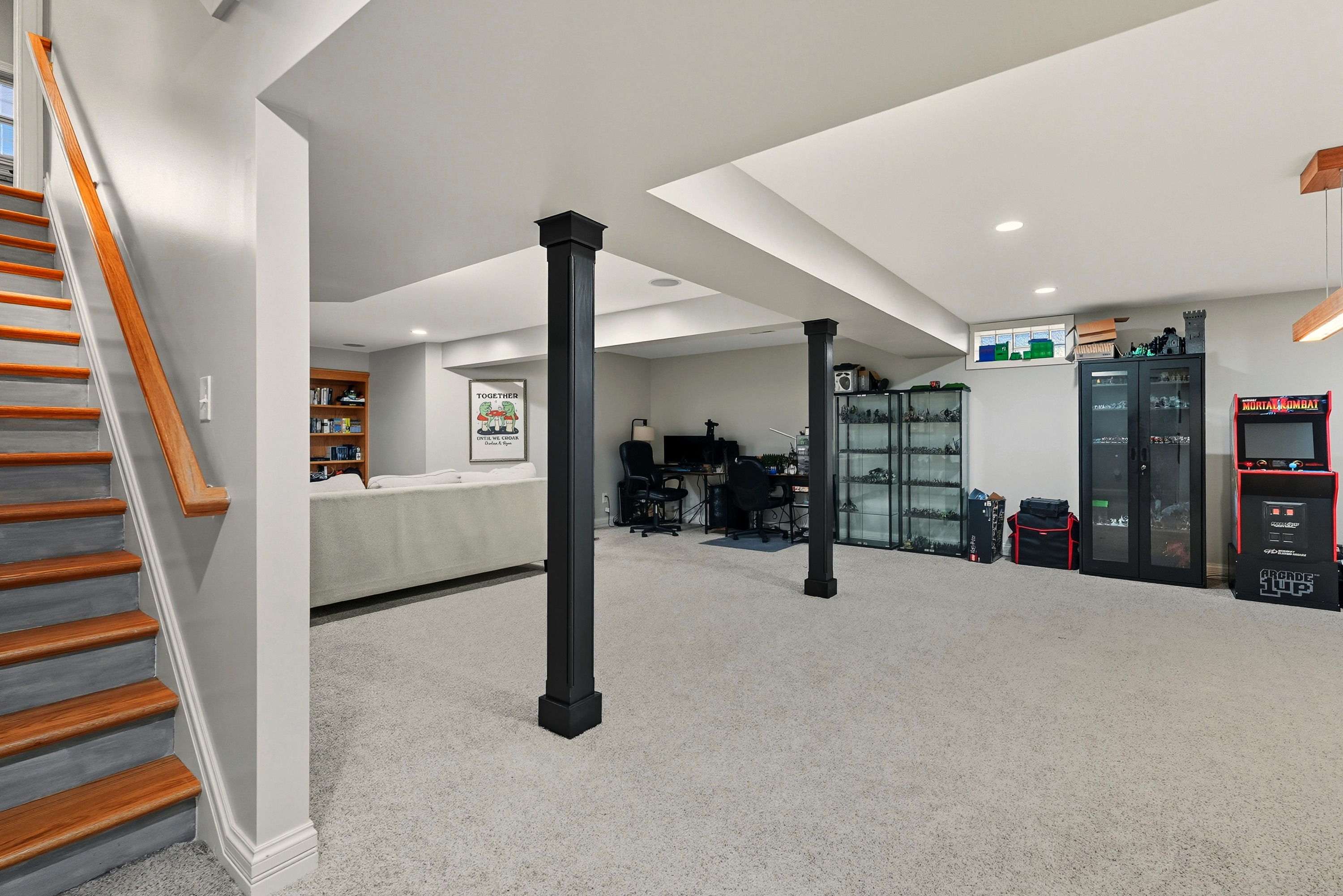 Louisville, Kentucky, 40220, United States, 3 Bedrooms Bedrooms, ,4 BathroomsBathrooms,Residential,For Sale,1979535