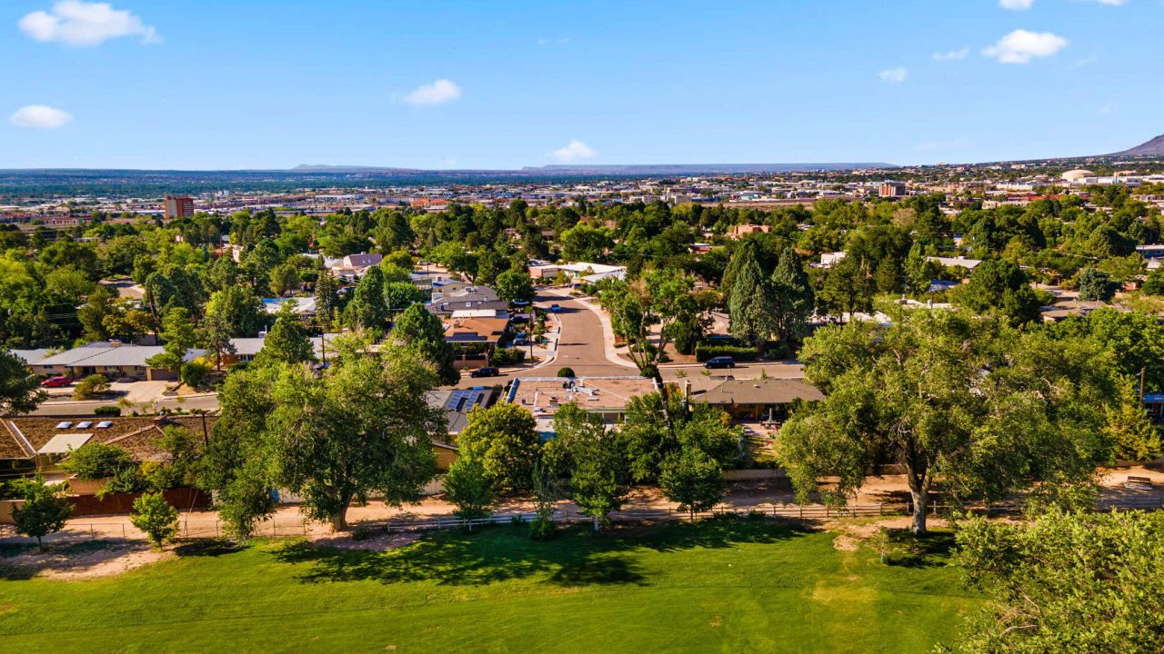 Albuquerque, New Mexico, 87106, United States, 4 Bedrooms Bedrooms, ,5 BathroomsBathrooms,Residential,For Sale,1896146