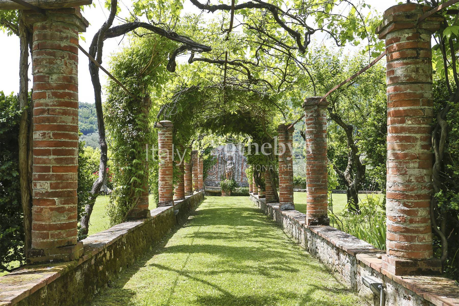  Beautiful villa with swimming pool in the countryside of Lucca - 物件實景