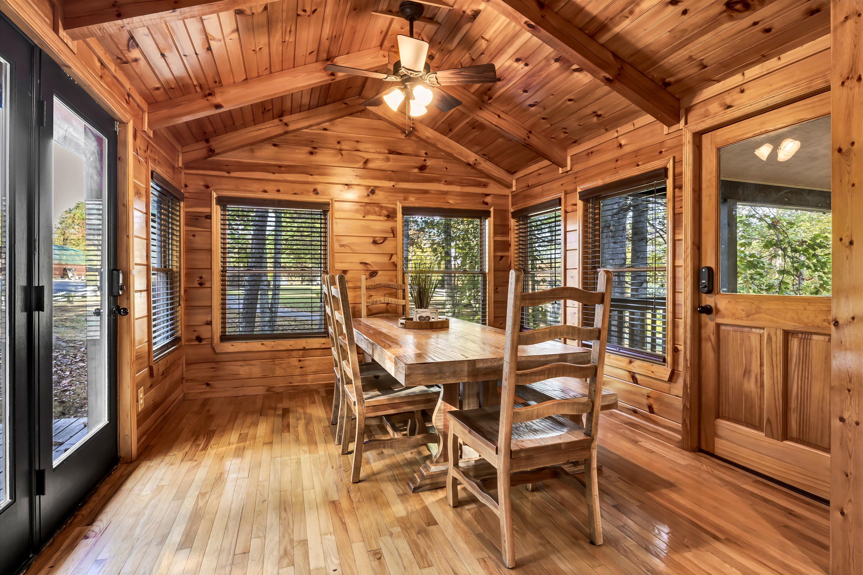Sevierville, Tennessee, 37862, United States, 4 Bedrooms Bedrooms, ,5 BathroomsBathrooms,Residential,For Sale,1915370