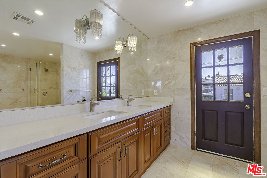 1232 Westchester Pl, Los Angeles, California, 90019, United States, 5 Bedrooms Bedrooms, ,5 BathroomsBathrooms,Residential,For Sale,1232 Westchester Pl,1662622