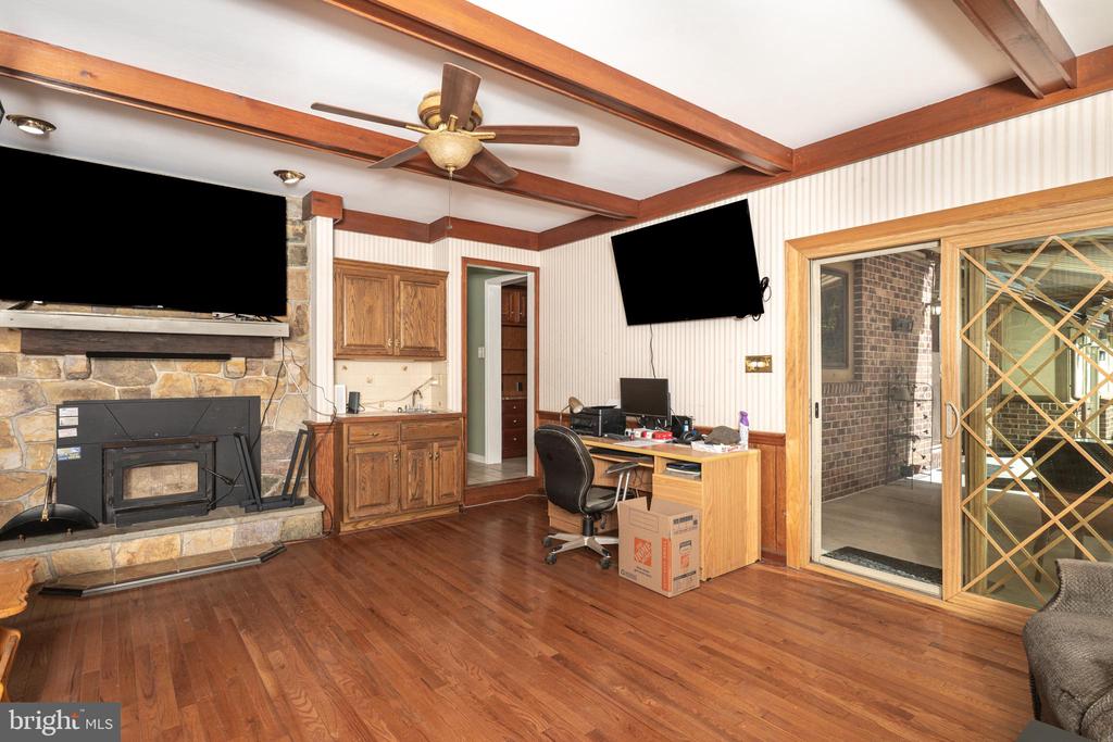 Reading, Pennsylvania, 19607, United States, 4 Bedrooms Bedrooms, ,4 BathroomsBathrooms,Residential,For Sale,1951295