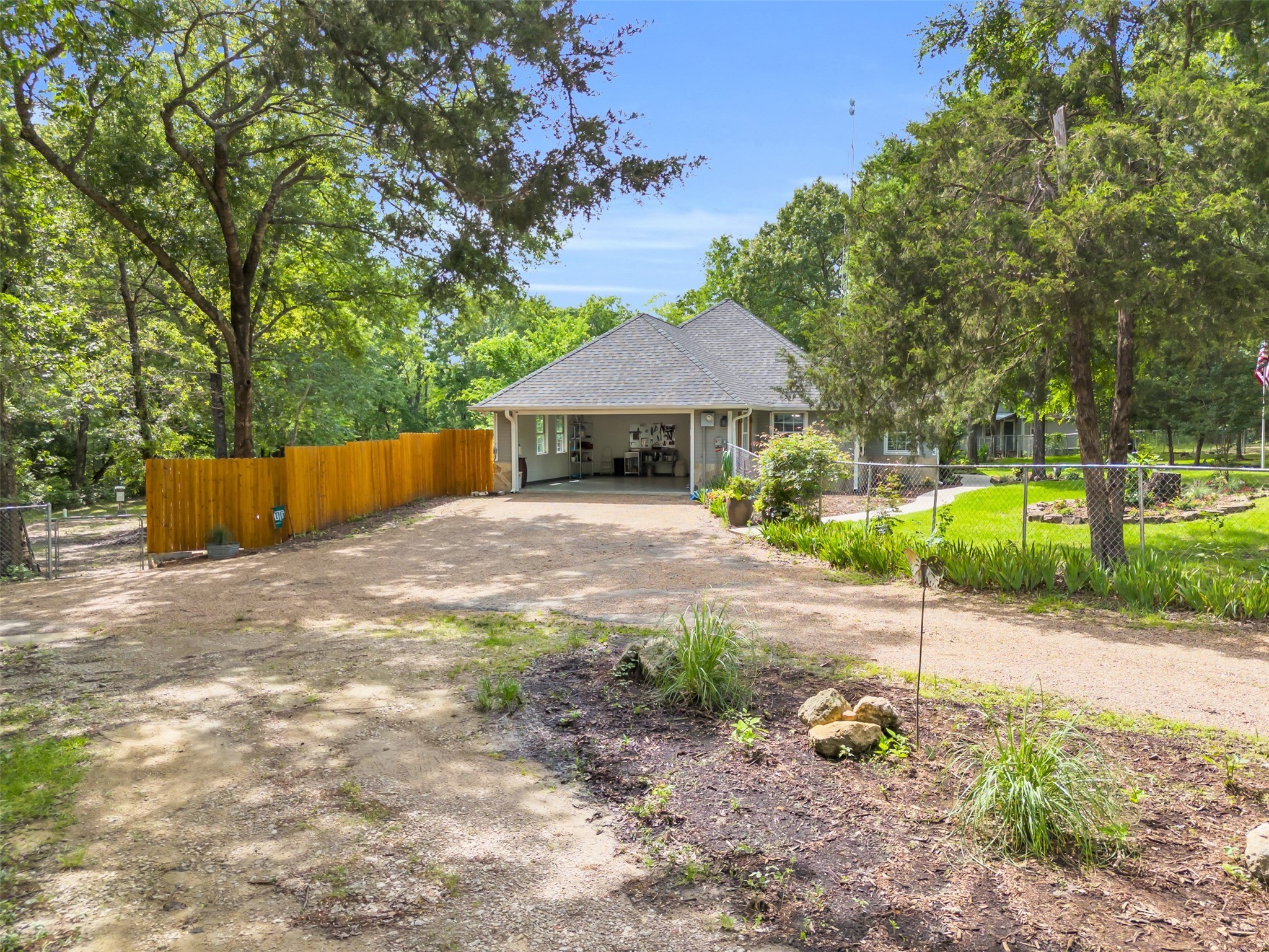 Edgewood, Texas, 75117, United States, 3 Bedrooms Bedrooms, ,2 BathroomsBathrooms,Residential,For Sale,1967085