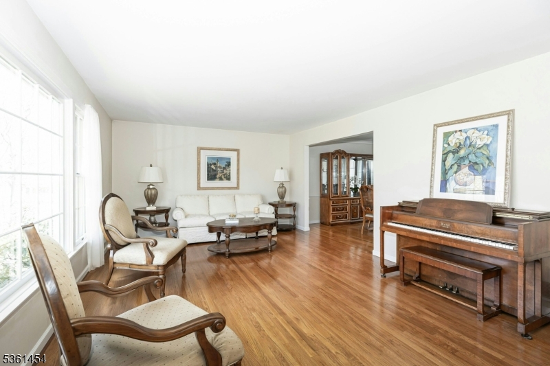 Berkeley Heights Twp., New Jersey, 07922, United States, 6 Bedrooms Bedrooms, ,4 BathroomsBathrooms,Residential,For Sale,1837487