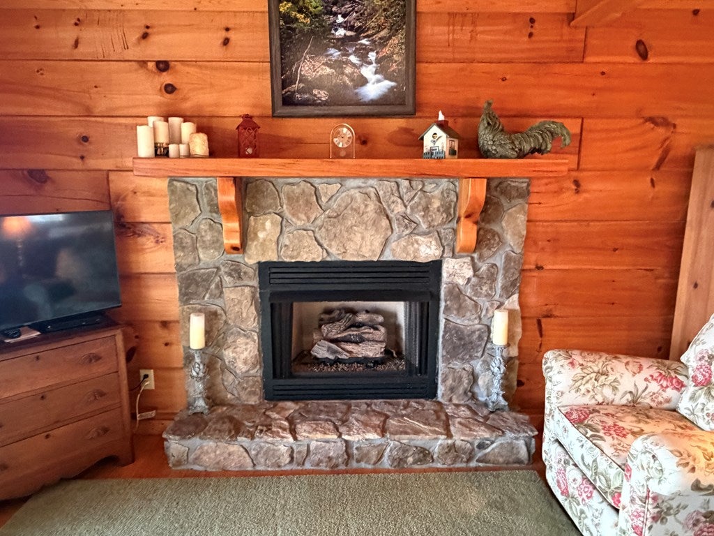 Ellijay, Georgia, 30536, United States, 3 Bedrooms Bedrooms, ,3 BathroomsBathrooms,Residential,For Sale,2009787