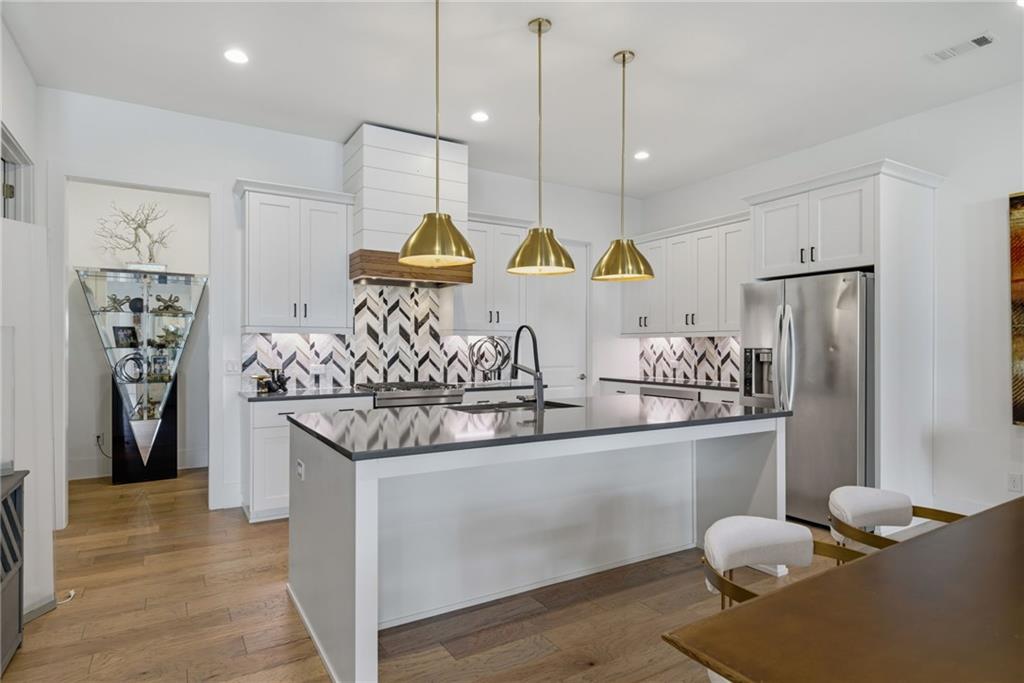 Alpharetta, Georgia, 30005, United States, 3 Bedrooms Bedrooms, ,4 BathroomsBathrooms,Residential,For Sale,1975008