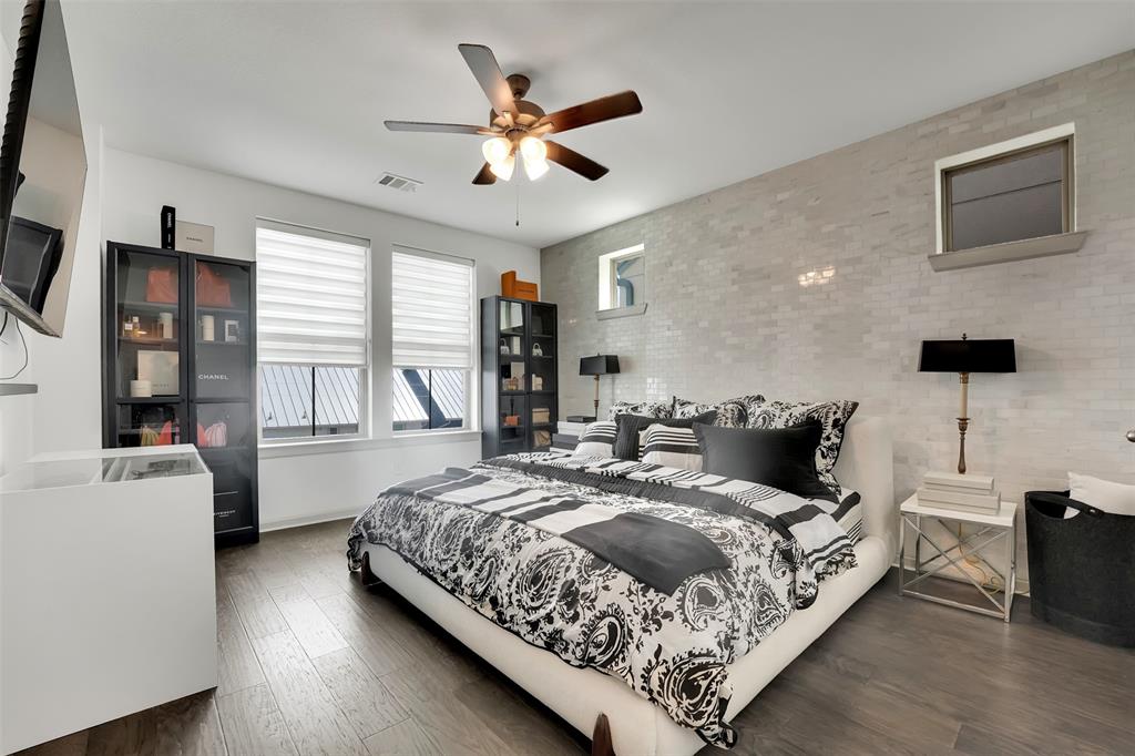 Dallas, Texas, 75212, United States, 3 Bedrooms Bedrooms, ,4 BathroomsBathrooms,Residential,For Sale,1897379