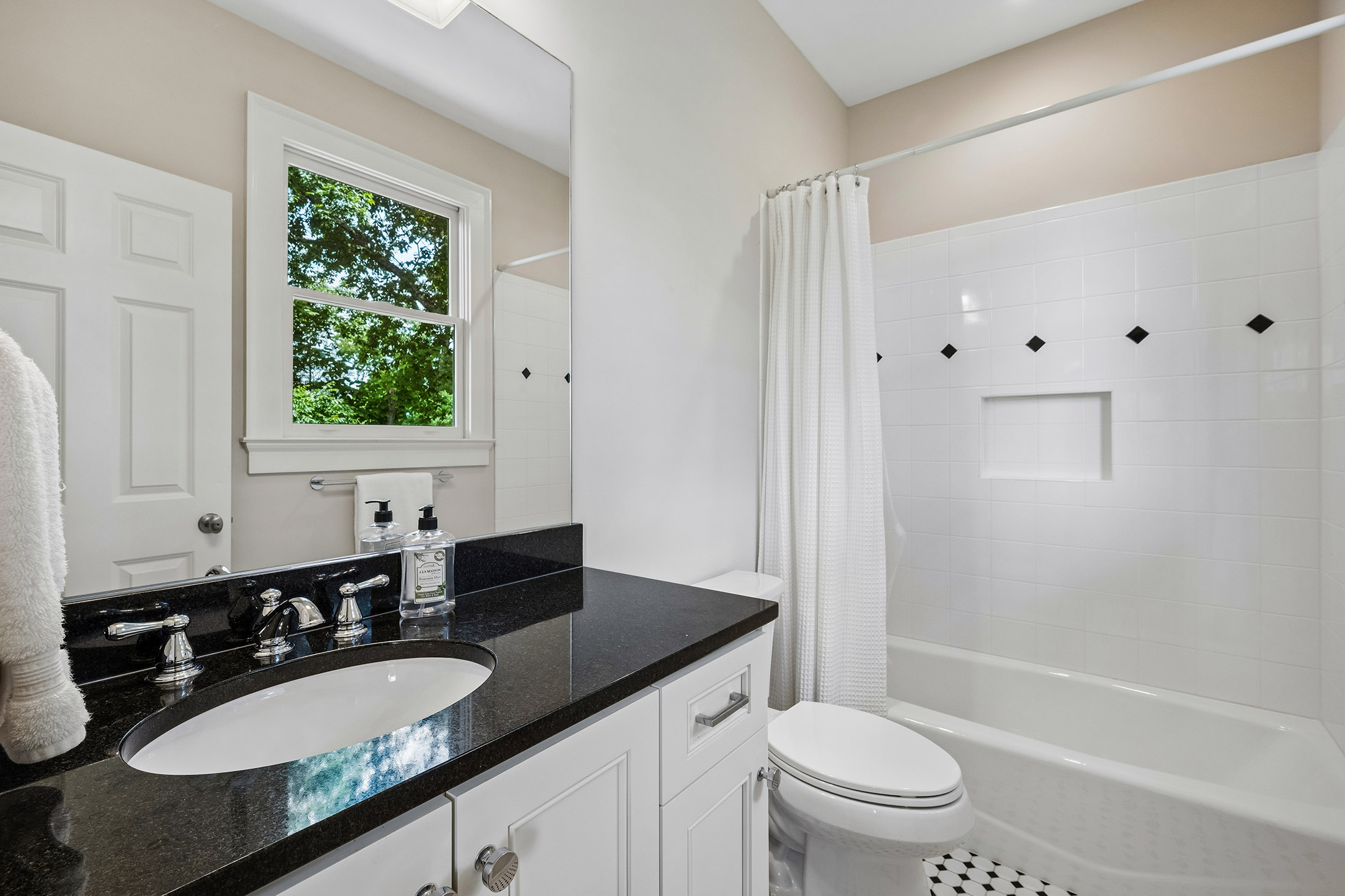  Stunning Custom-Built Residence in Sought-After Morningside - 物件實景