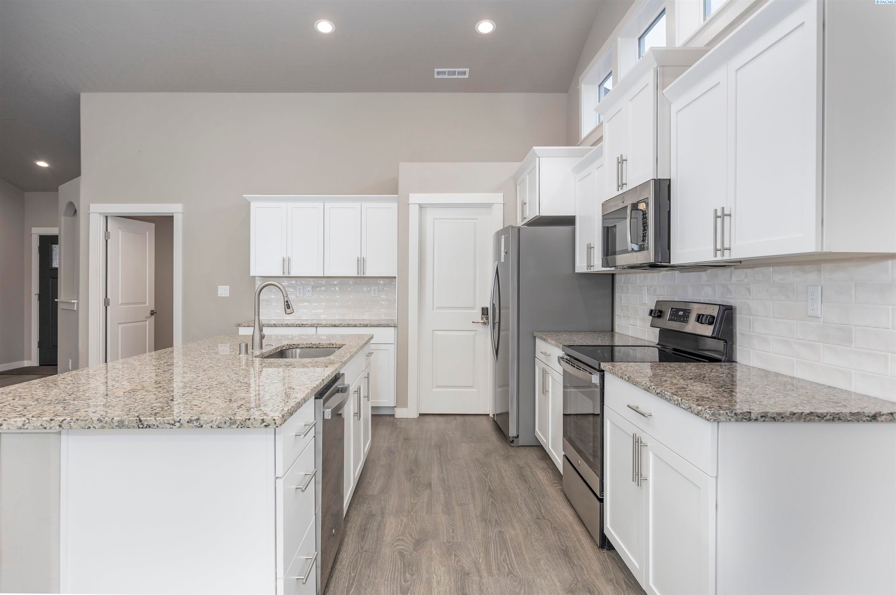 Prosser, Washington, 99350, United States, 3 Bedrooms Bedrooms, ,3 BathroomsBathrooms,Residential,For Sale,1994291