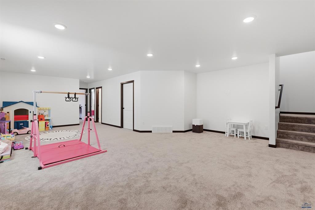 Rapid City, South Dakota, 57701, United States, 4 Bedrooms Bedrooms, ,3 BathroomsBathrooms,Residential,For Sale,2048114