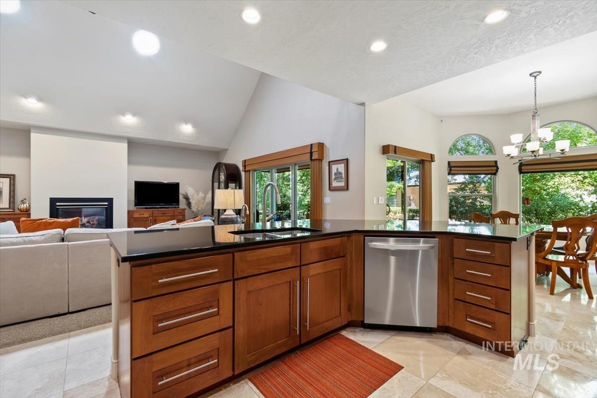 Eagle, Idaho, 83616-7135, United States, 4 Bedrooms Bedrooms, ,Residential,For Sale,1925898