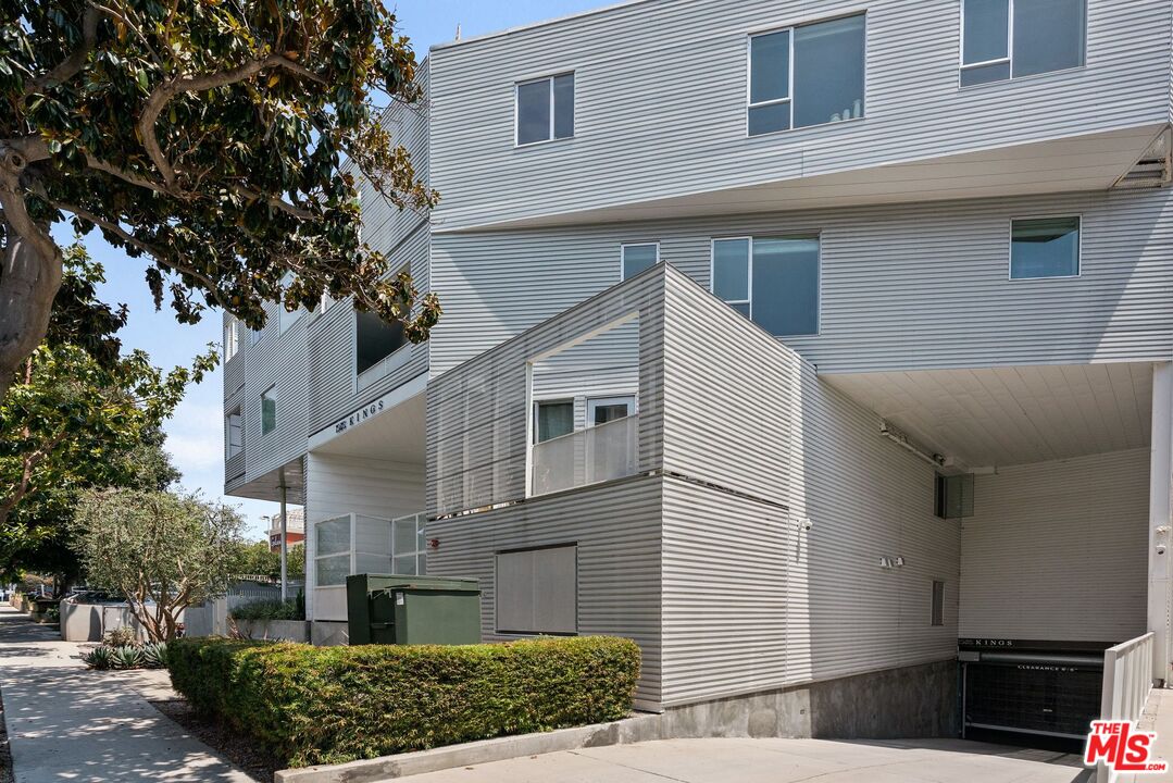 West Hollywood, California, 90069, United States, 2 Bedrooms Bedrooms, ,1 BathroomBathrooms,Residential,For Sale,1938792