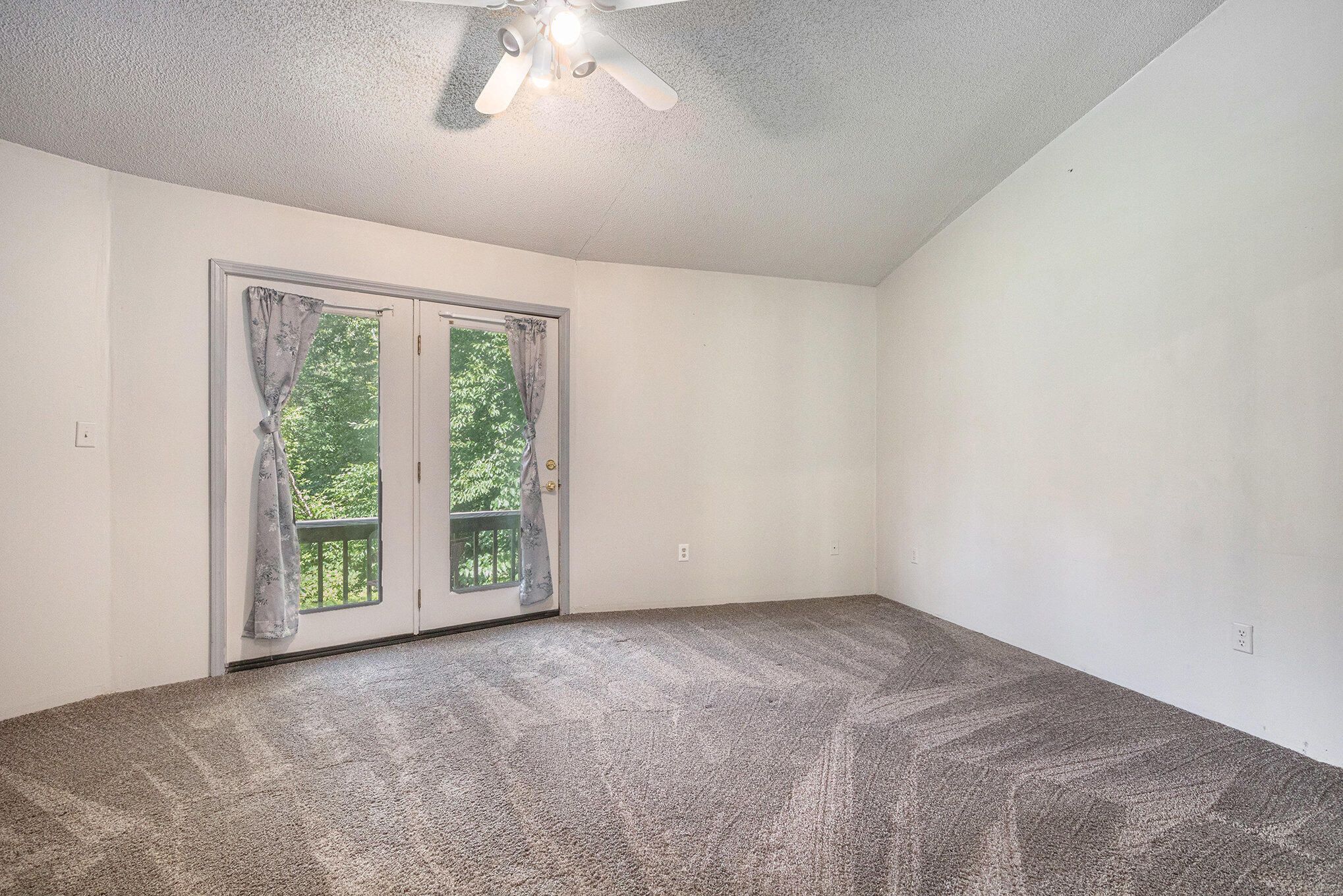 Bangor, Michigan, 49013, United States, 3 Bedrooms Bedrooms, ,2 BathroomsBathrooms,Residential,For Sale,1930428