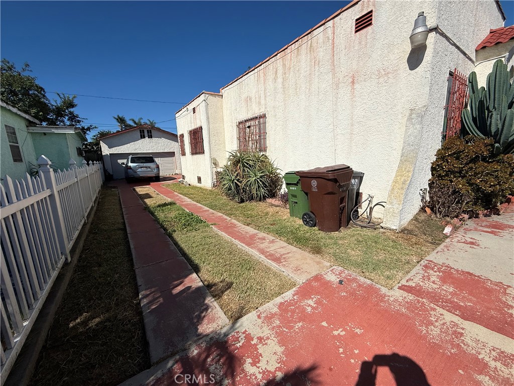 Compton, California, 90221, United States, 2 Bedrooms Bedrooms, ,1 BathroomBathrooms,Residential,For Sale,1979361