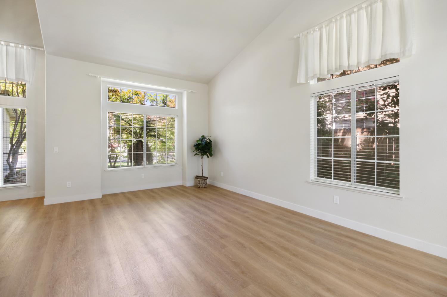 Folsom, California, 95630, United States, 4 Bedrooms Bedrooms, ,3 BathroomsBathrooms,Residential,For Sale,1926196