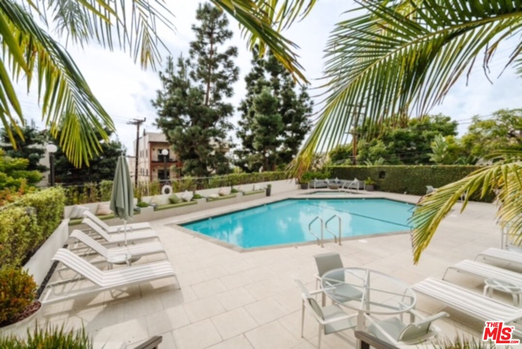 West Hollywood, California, 90069, United States, 1 Bedroom Bedrooms, ,1 BathroomBathrooms,Residential,For Sale,1891837