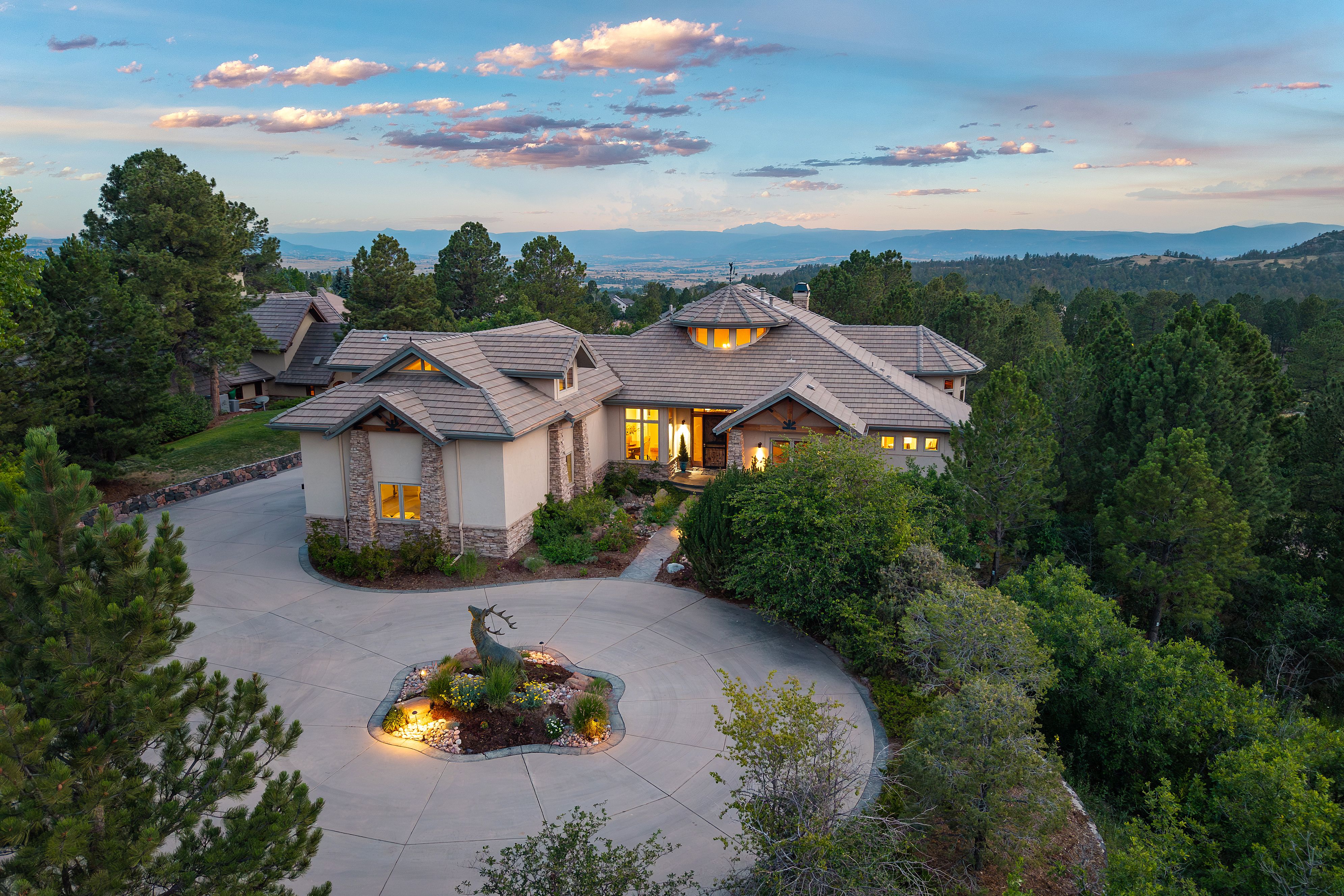  Tucked away on a quiet cul-de-sac in coveted Castle Pines Village - 物件實景