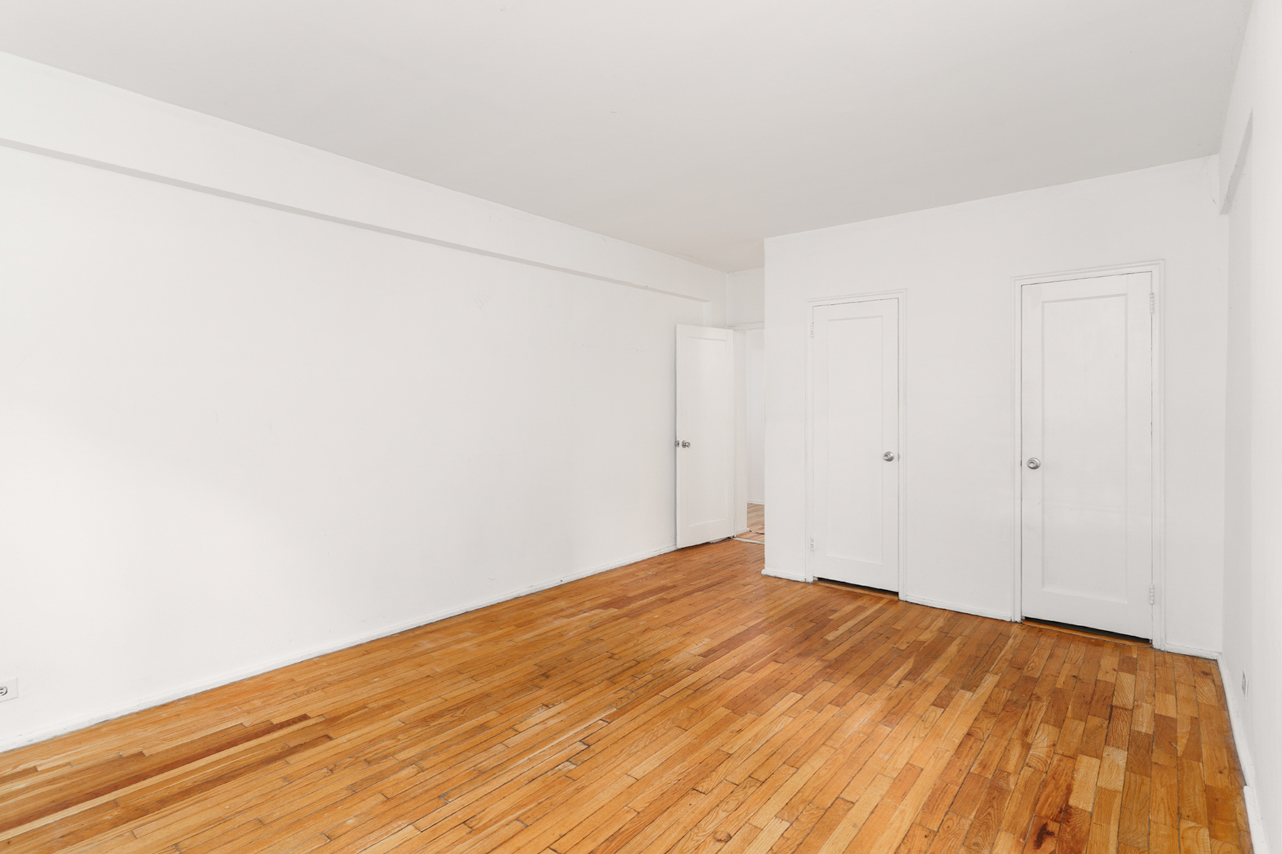  ?RENOVATED ONE BEDROOM ON THE GARDEN LEVEL? - 物件實景