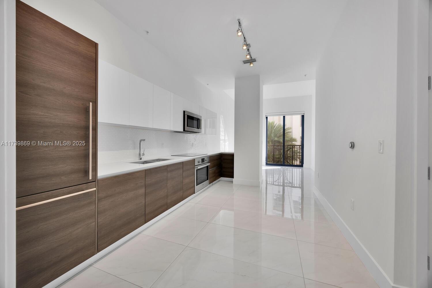 Coral Gables, Florida, 33146, United States, 1 Bedroom Bedrooms, ,1 BathroomBathrooms,Residential,For Sale,1934394