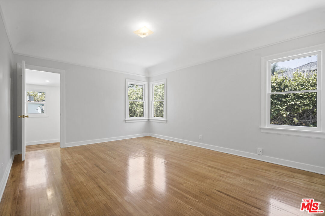 Los Angeles, California, 90036, United States, 3 Bedrooms Bedrooms, ,3 BathroomsBathrooms,Residential,For Sale,1896825