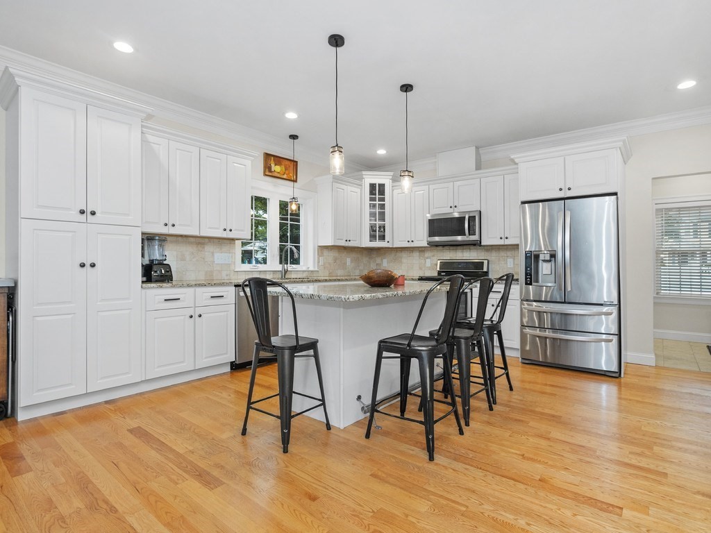 Waltham, Massachusetts, 02451, United States, 4 Bedrooms Bedrooms, ,5 BathroomsBathrooms,Residential,For Sale,1940187