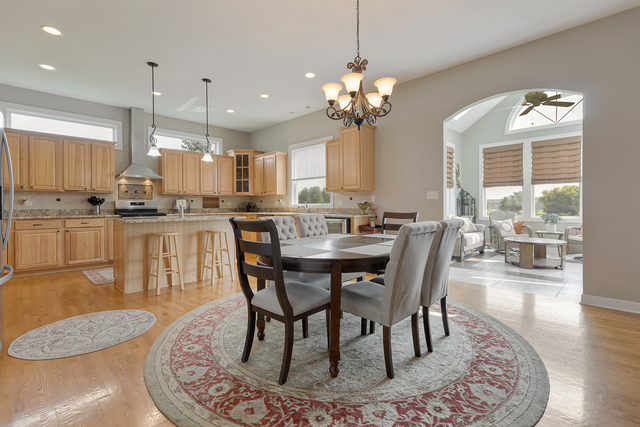 St Charles, Illinois, 60175, United States, 5 Bedrooms Bedrooms, ,3 BathroomsBathrooms,Residential,For Sale,1935414