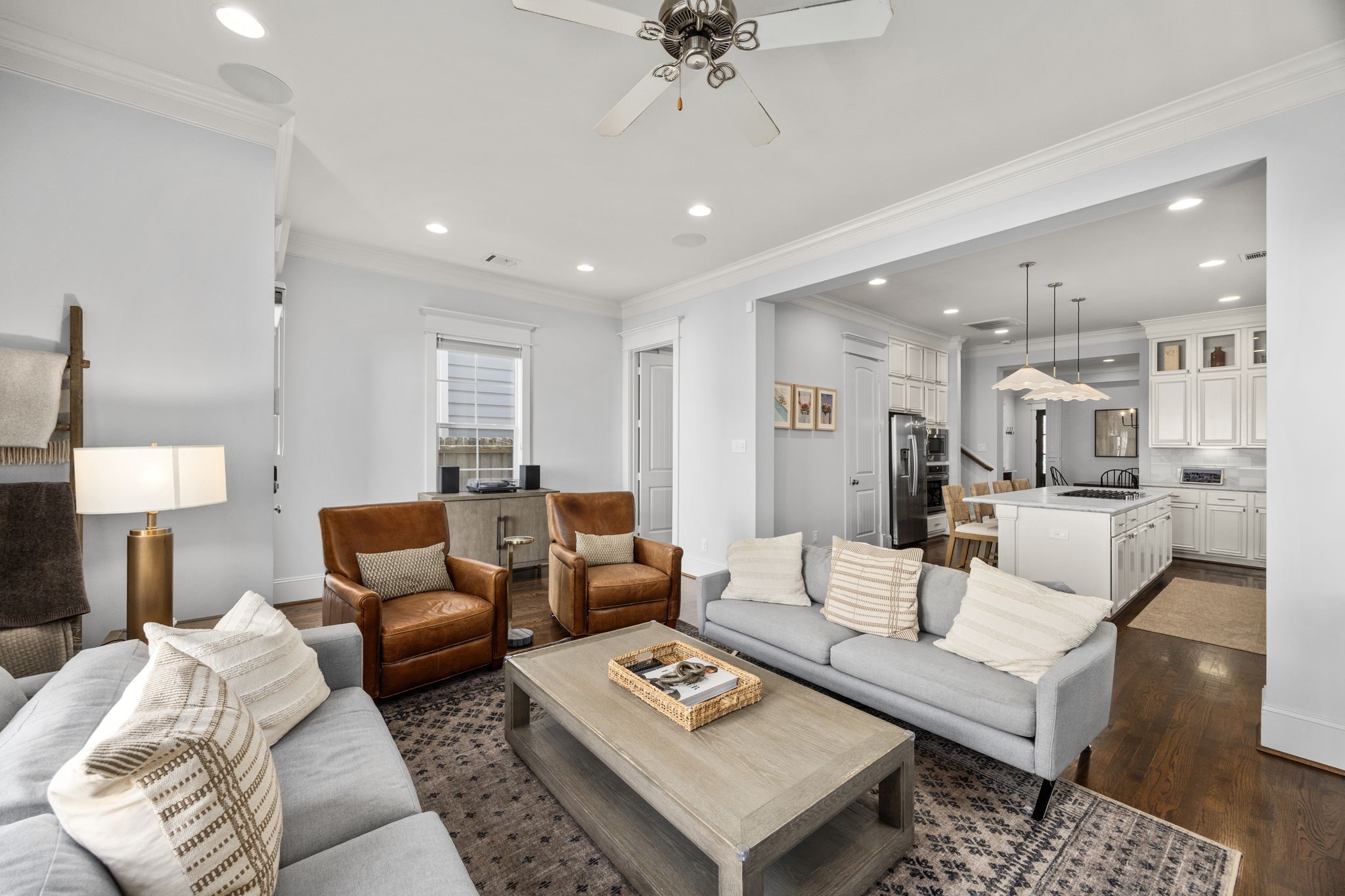 733 Ashland Street C - 物件實景