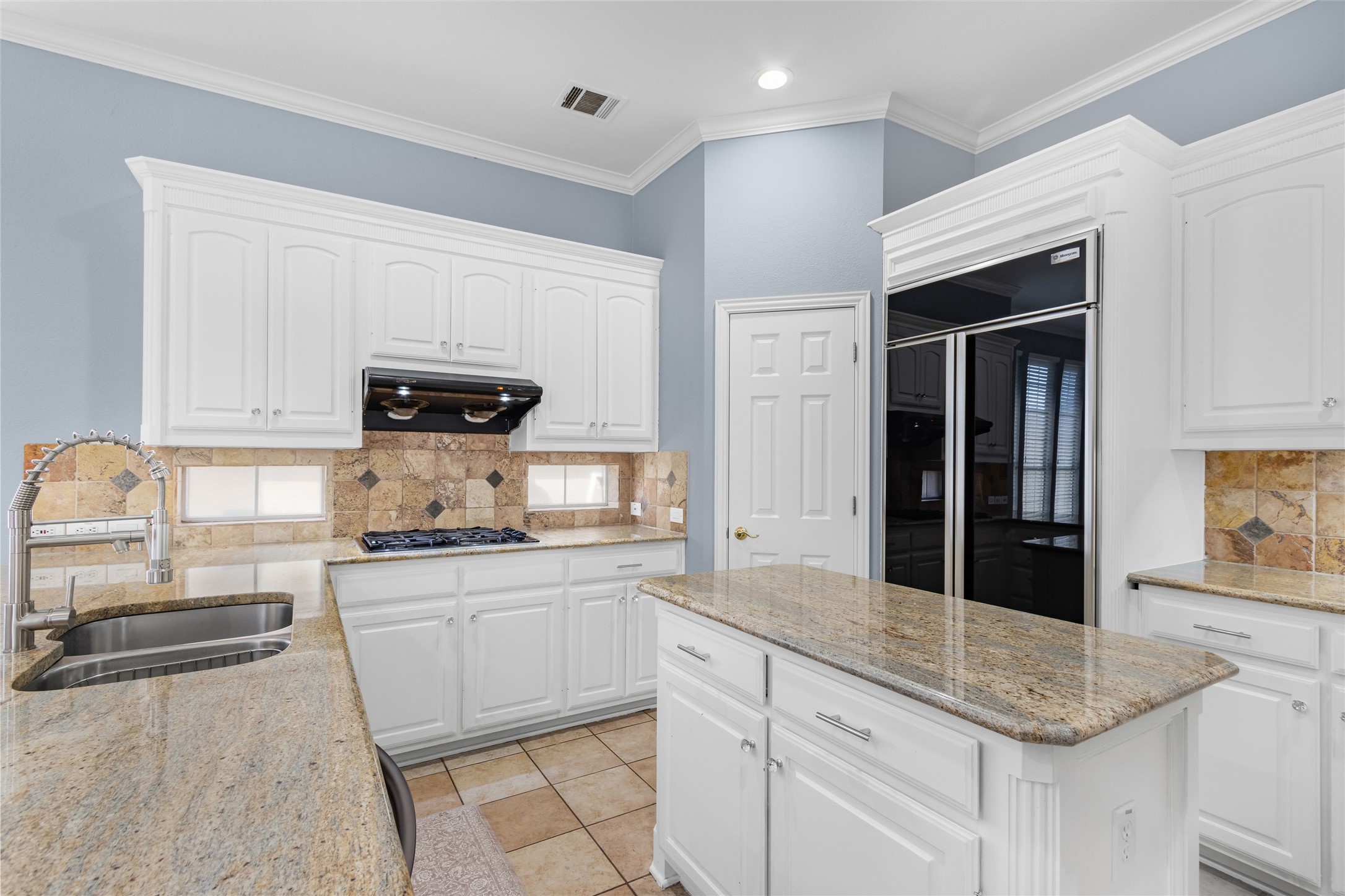 Plano, Texas, 75025, United States, 4 Bedrooms Bedrooms, ,4 BathroomsBathrooms,Residential,For Sale,1993481