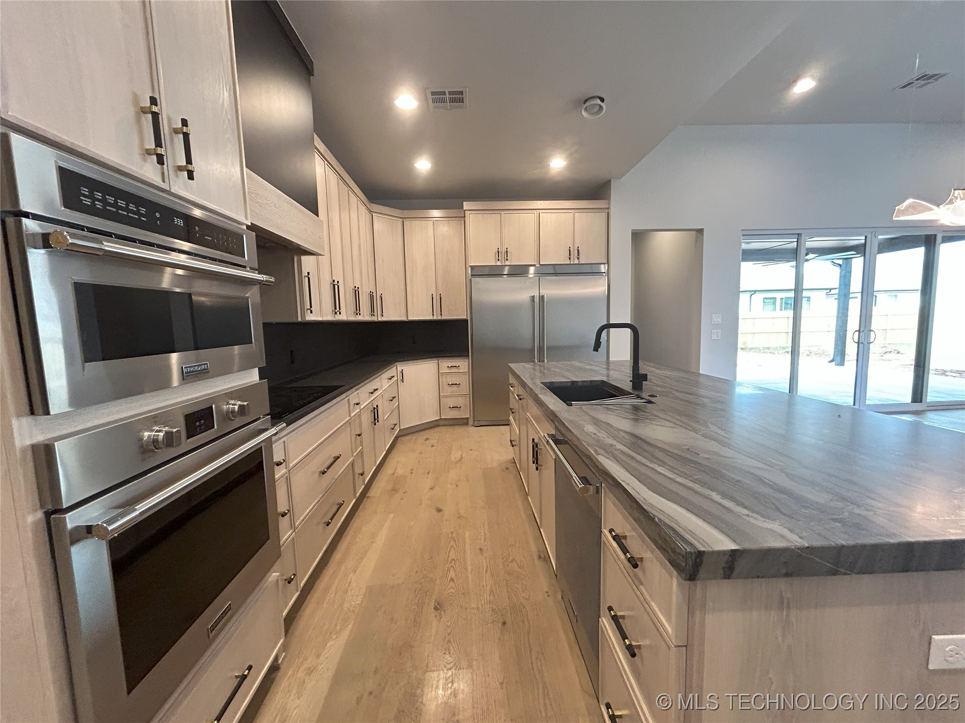 Bixby, Oklahoma, 74008, United States, 4 Bedrooms Bedrooms, ,3 BathroomsBathrooms,Residential,For Sale,1857992