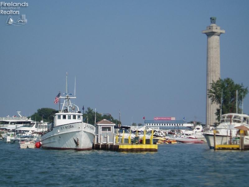 Marblehead, Ohio, 43440, United States, 4 Bedrooms Bedrooms, ,3 BathroomsBathrooms,Residential,For Sale,1921808